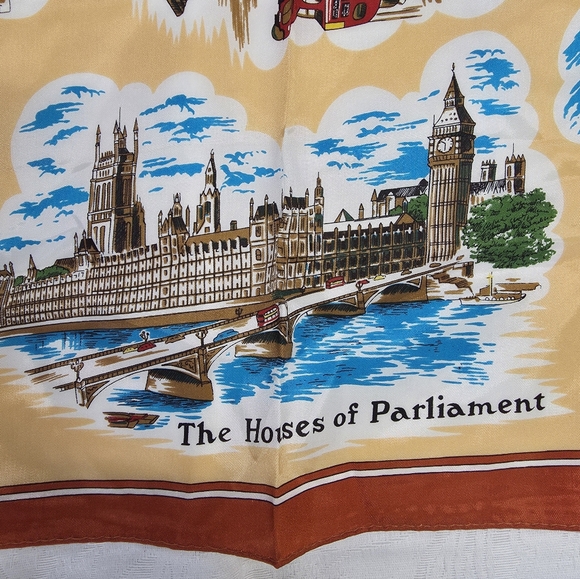 London Landmarks Souvenir Scarf - Made in Japan - Picture 3 of 8